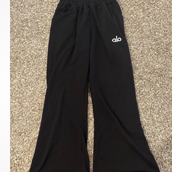 ALO Yoga womens Black Joggers 

No tag. Barely worn. ** please read description - Picture 2 of 5
